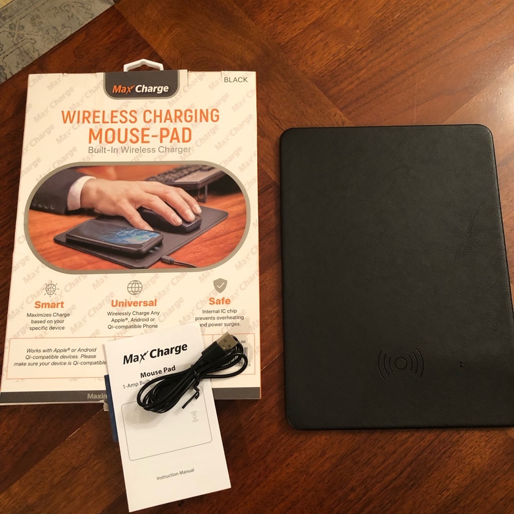 NWT, Wireless MAX charge mouse pad, Apple, Android, QI compatible phone